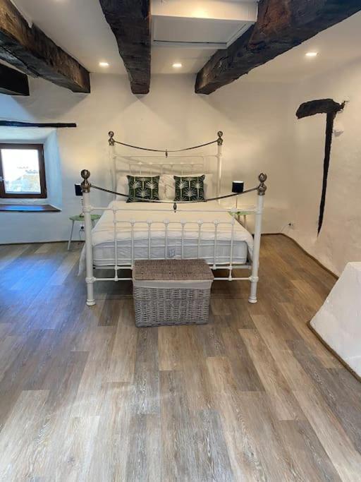 Spacious 1 Bed Home With Shared Pool Champagnac-la-Riviere Luaran gambar